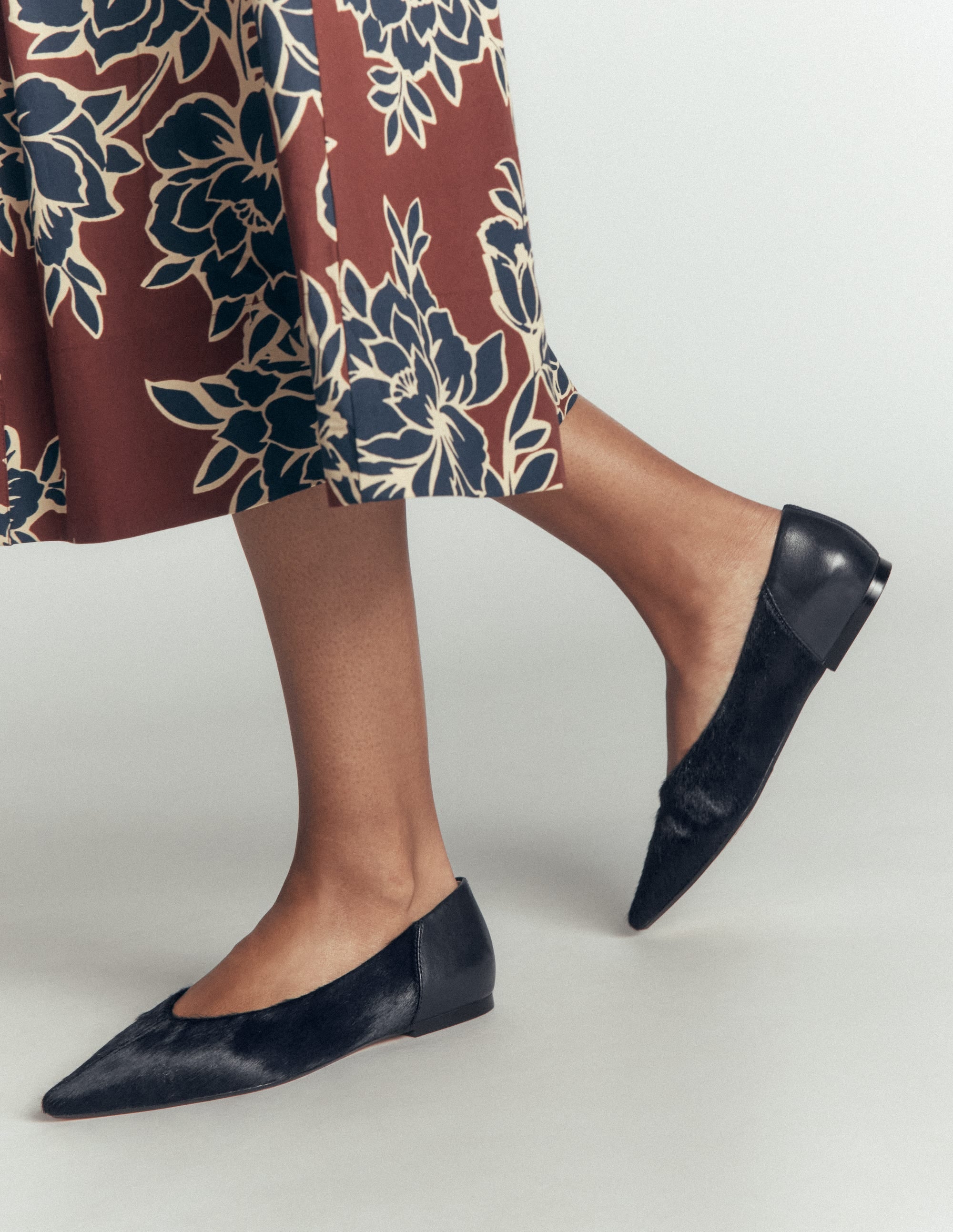Pointed Toe Flats-Navy