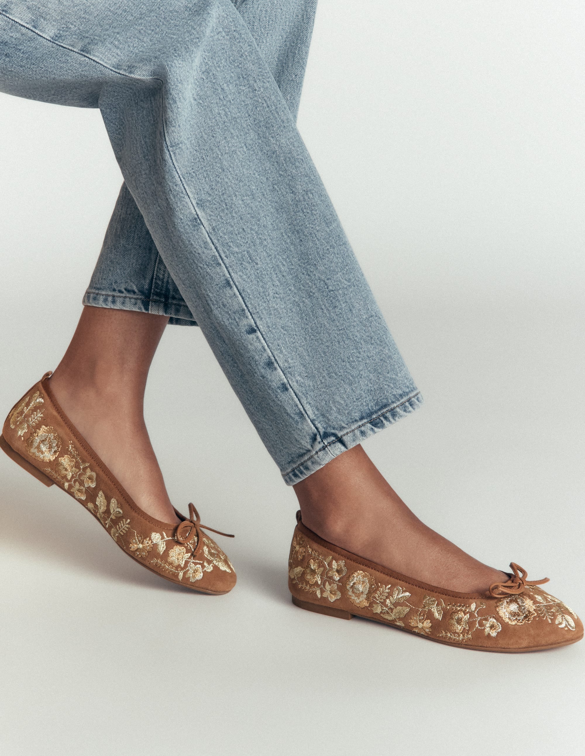 Round Toe Ballet Flats-Gold Embroidered